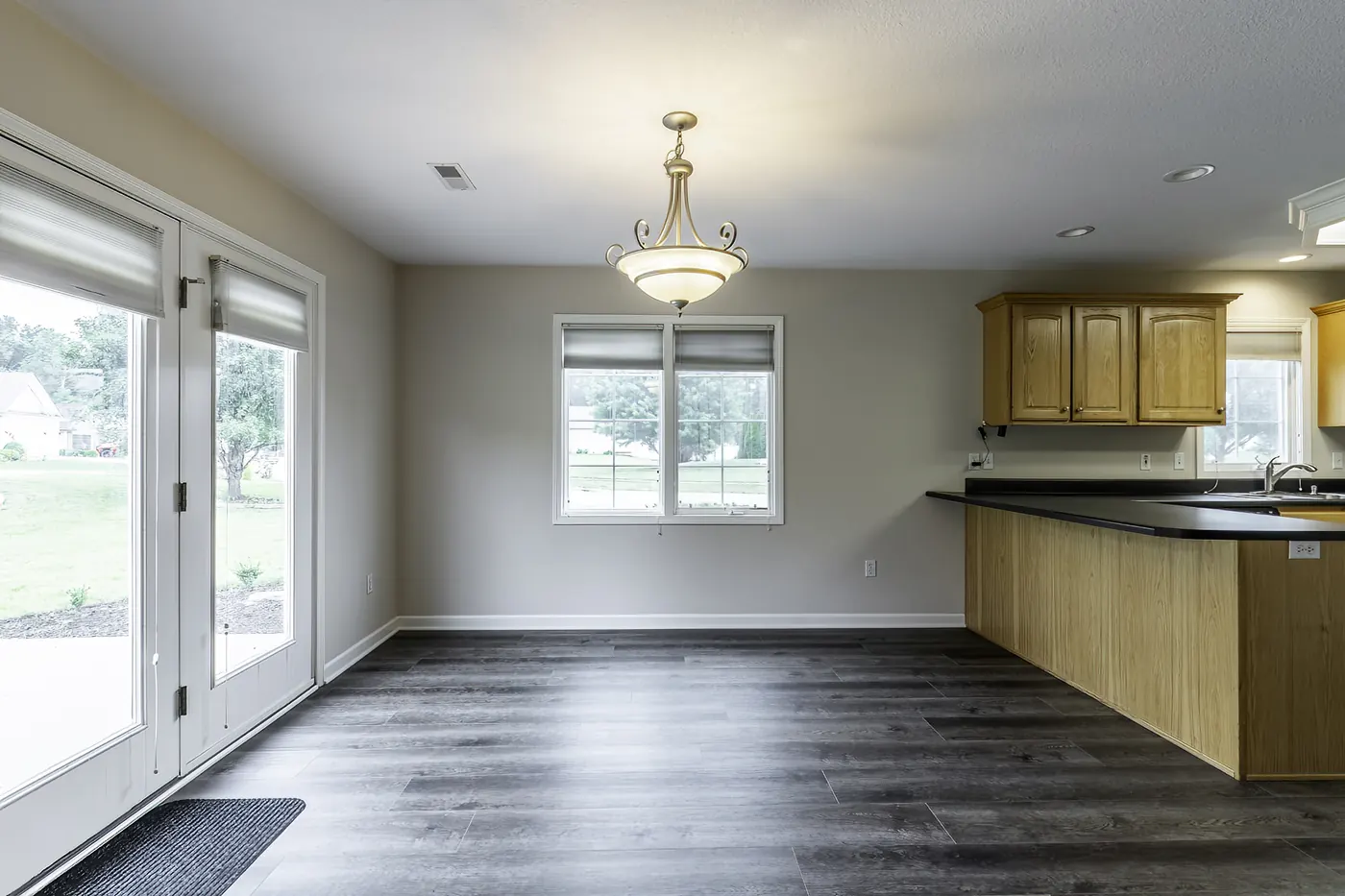 Wood-look floors, patio access
