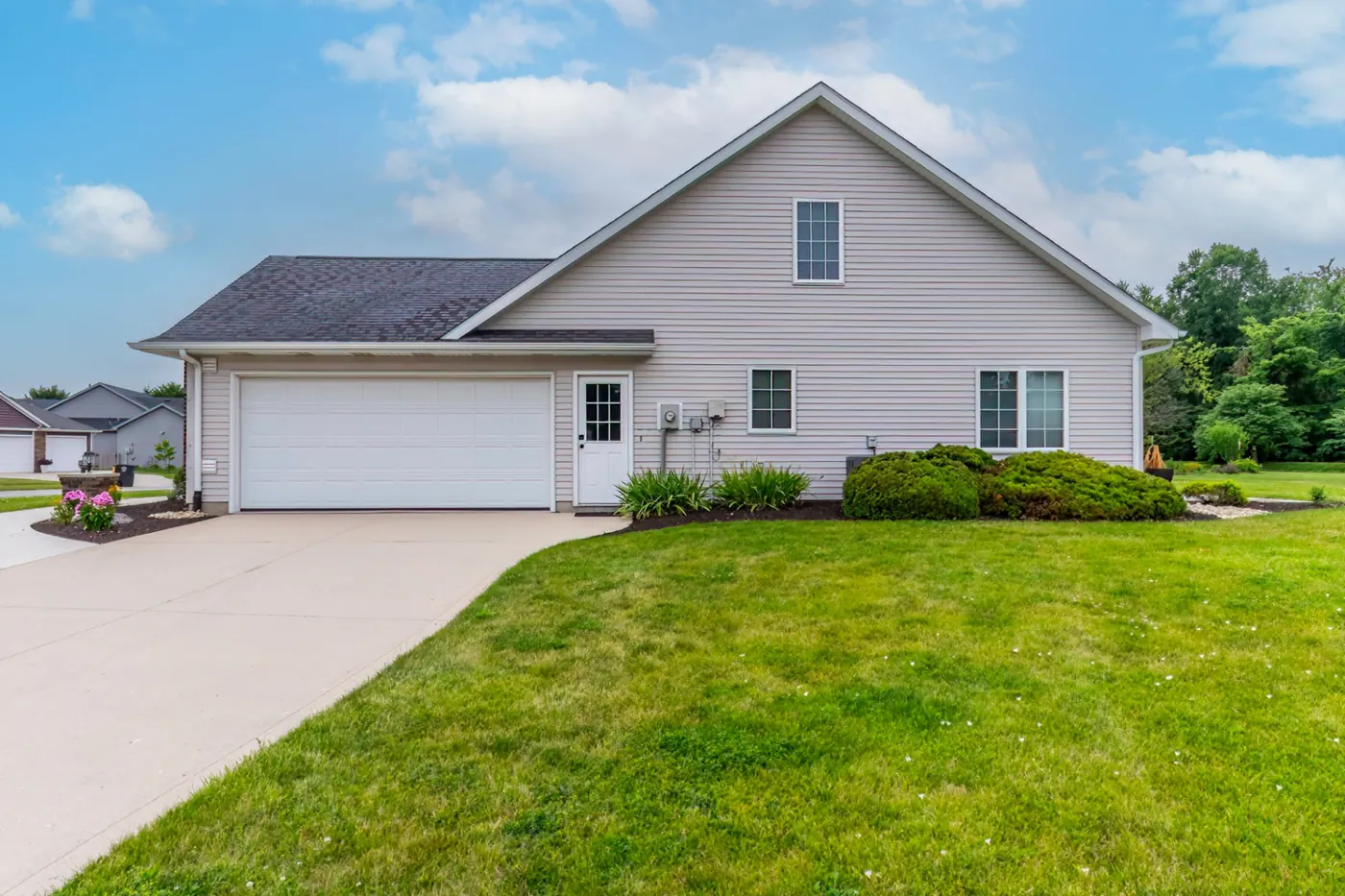 Attached 2-car garage and driveway at 1906 Kelleys Landing, Fort Wayne IN