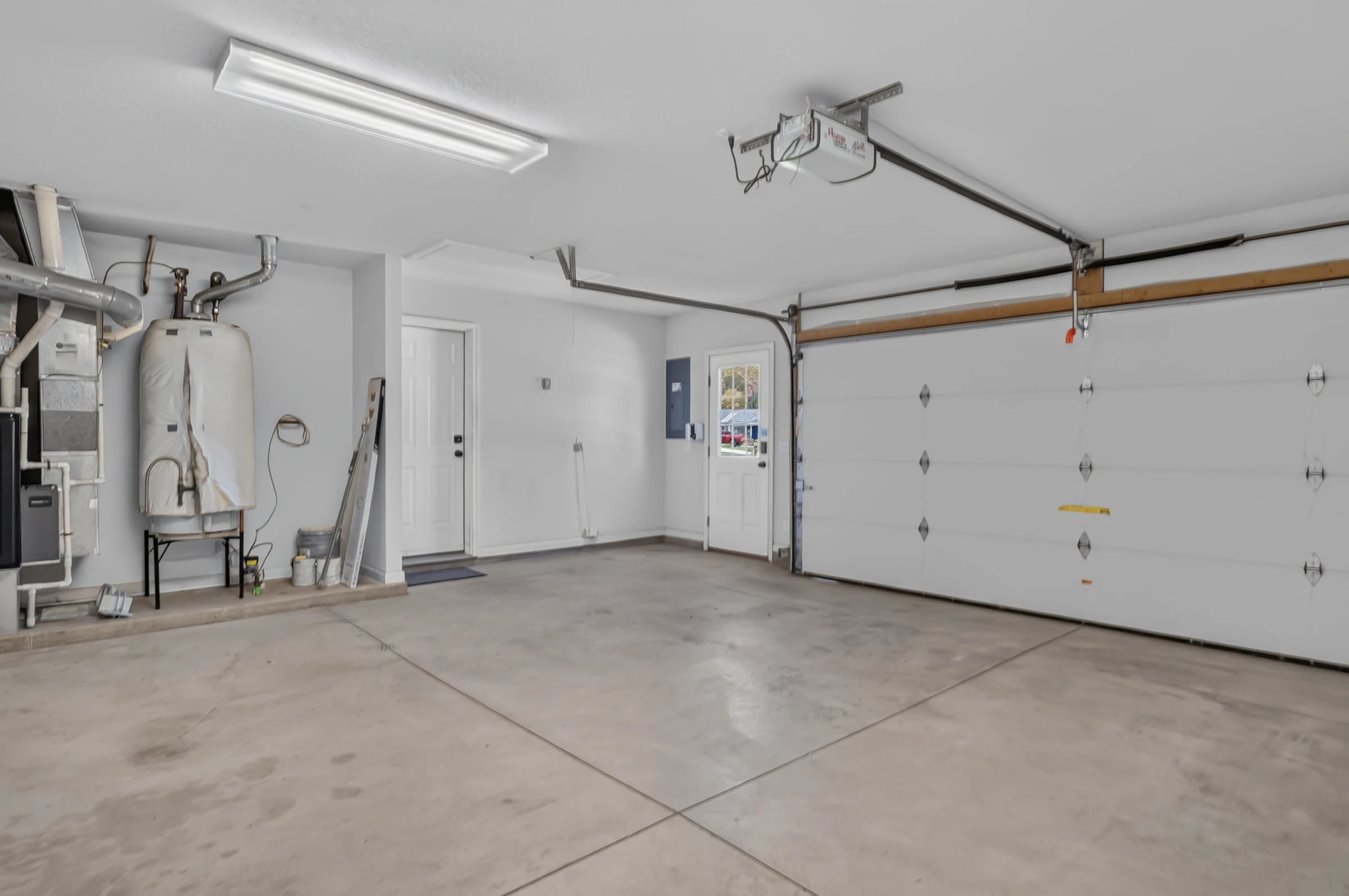Garage · Parking bays at 1906 Kelleys Landing